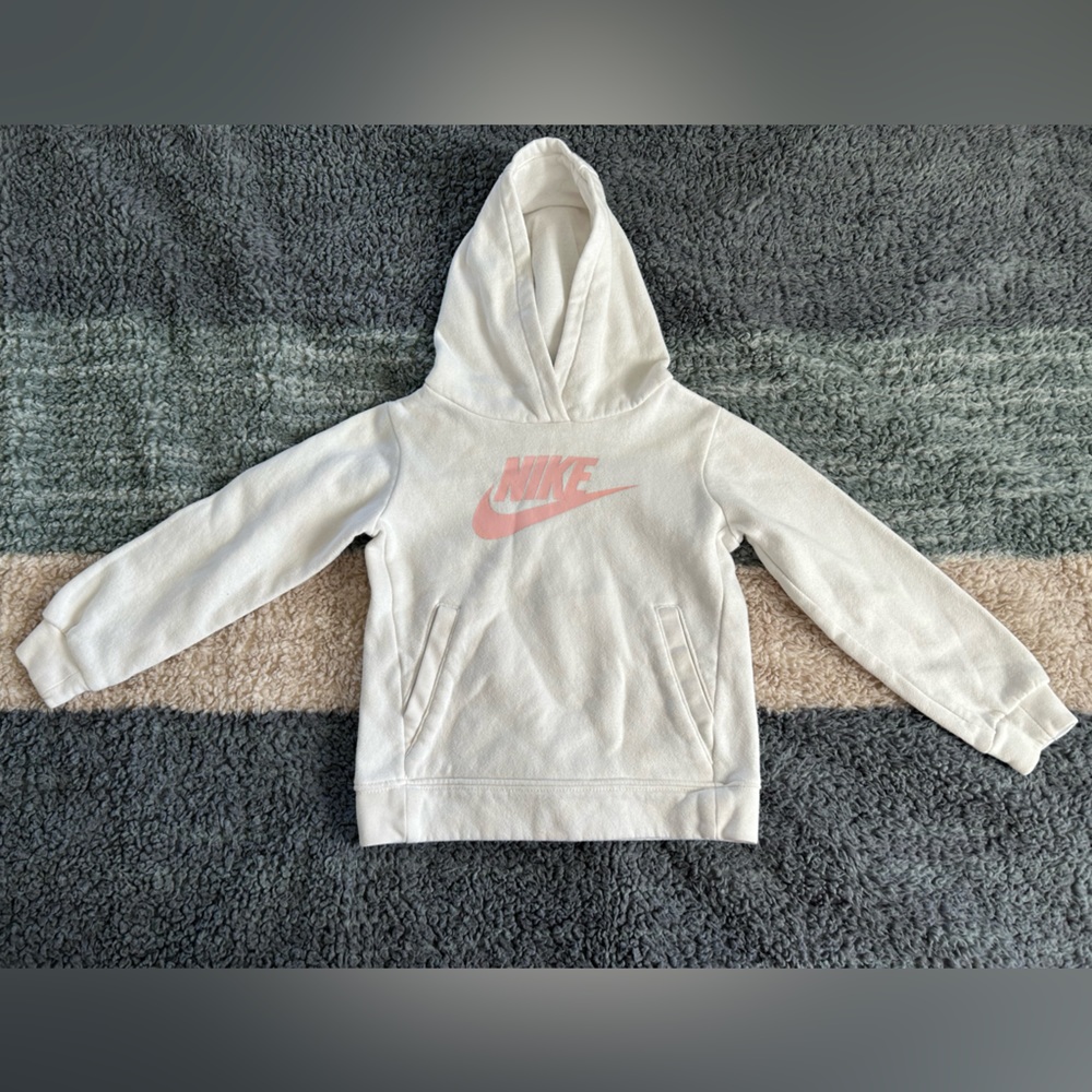 Toddler girls’ white Nike hoodie